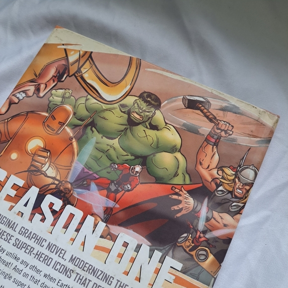 Avengers: Season One Marvel Novel by Peter David Hard Cover comic book - Picture 4 of 12